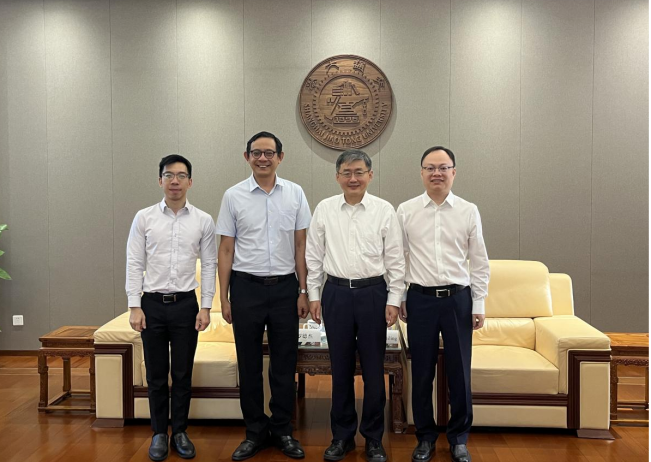 校领导会见新加坡共和国驻沪总领事罗德杰一行